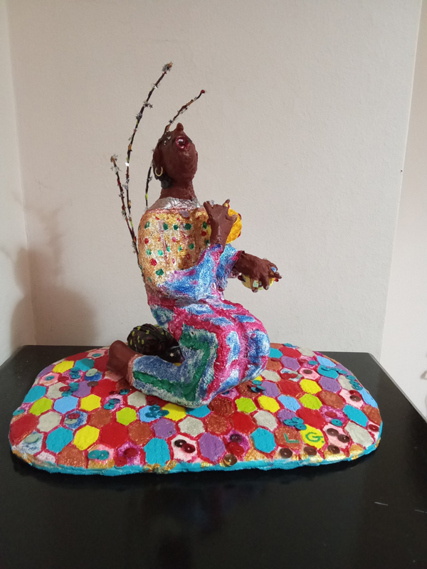 Lydia Georgieva, Ο τσιγγάνος που τραγουδά στα άστρα, 17 x 23 cm, Ψυχρή πορσελάνη και ορυκτά πετράδια, μεταλλική κατασκευή και ακρυλικά χρώματα Image