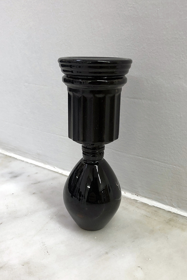 Jojo Gronostay, Kreaturen 1 & 2, 2022, Installation, perfume bottles, Variable dimensions, 2 pieces, Courtesy of the artist and Galerie Hubert Winter, Vienna Image
